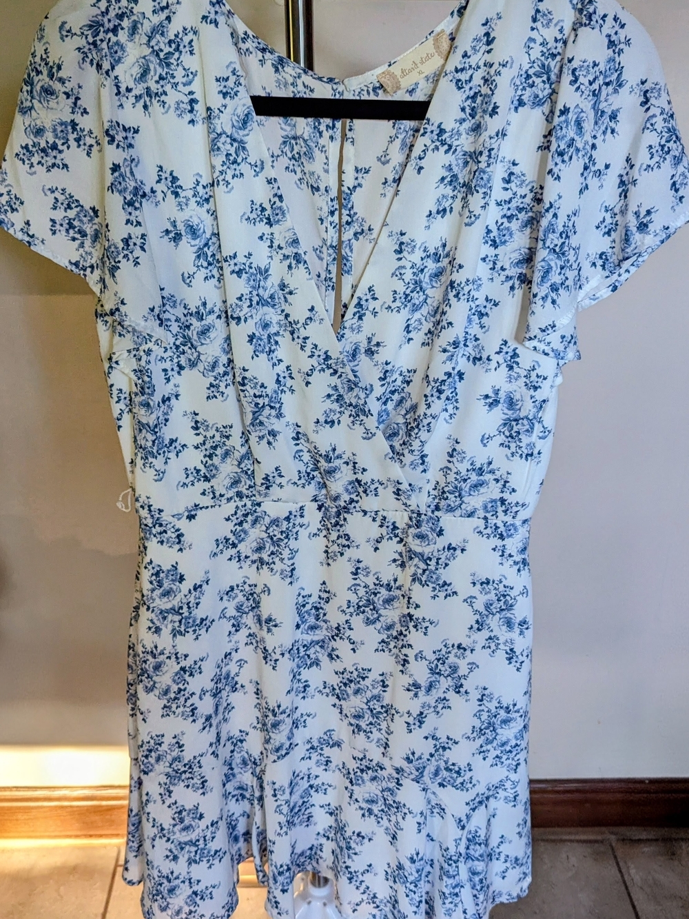 Altar’d State Cream & Blue Floral Faux-Wrap Mini Dress - XL $28